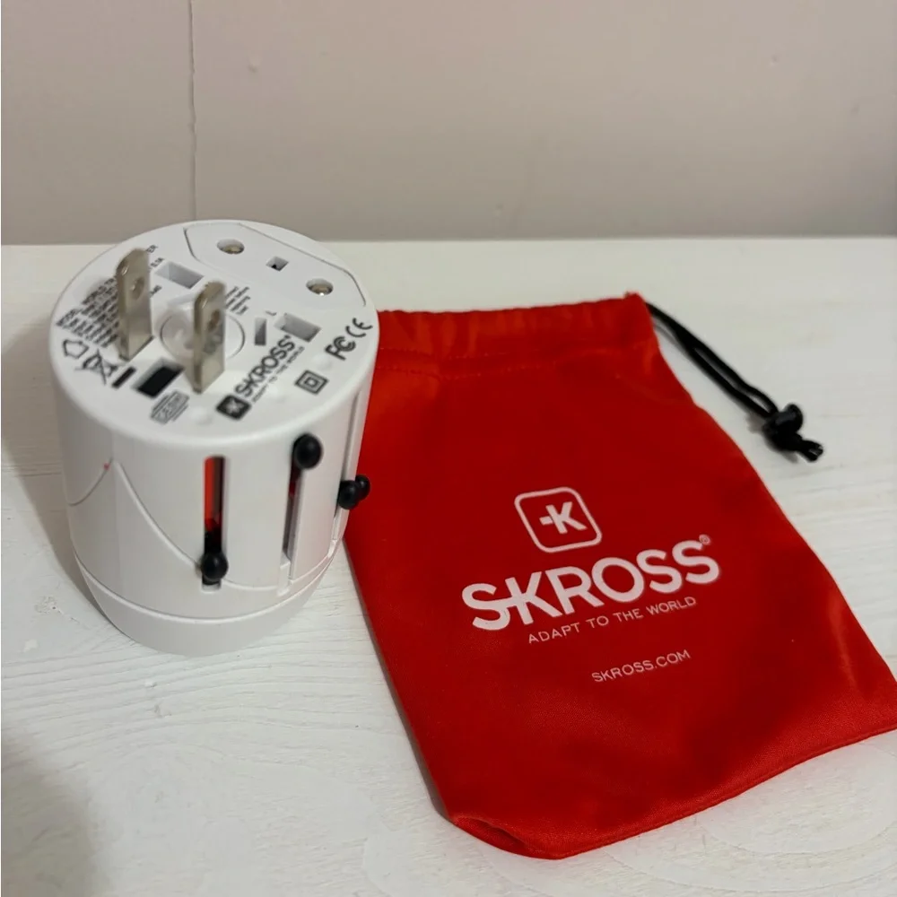 SKROSS Universal Travel Adapter